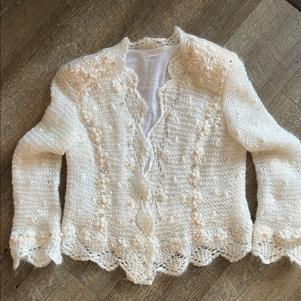 100% Natural Mohair Yarn Elegant Cream Knit Cardigan with Embroidery